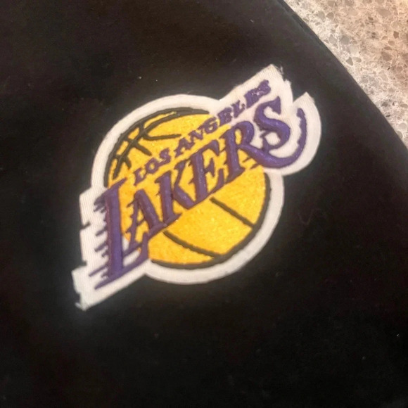 NBA LOS ANGELES LAKERS CLASSIC CHENILLE MEN'S JOGGER - Picture 10 of 13